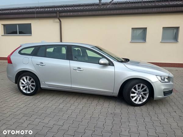 Volvo V60 D4 Drive-E Momentum - 3