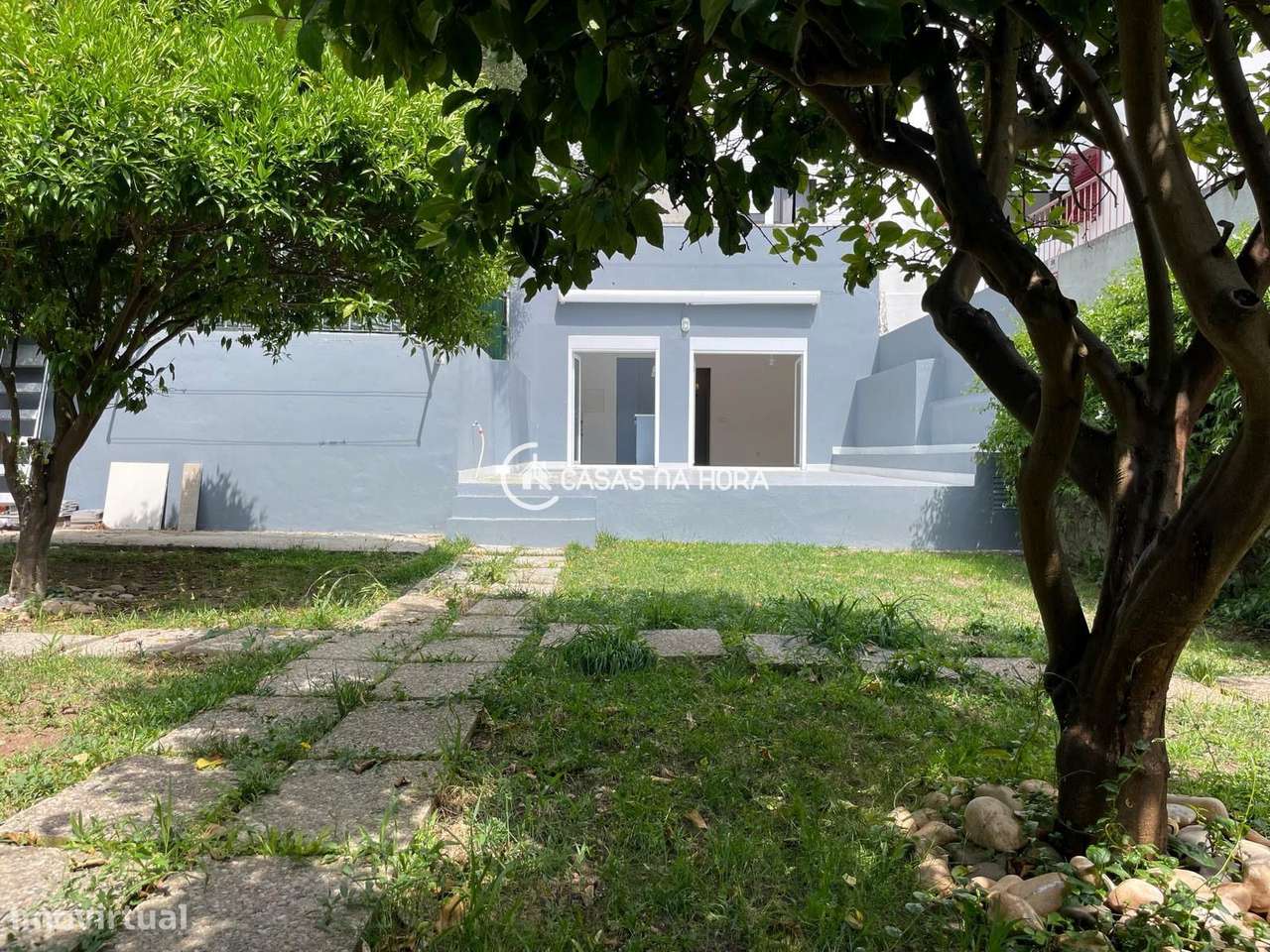 T1 enovado com grande logradouro na Rua de Olivença em Algés - Grande imagem: 2/17