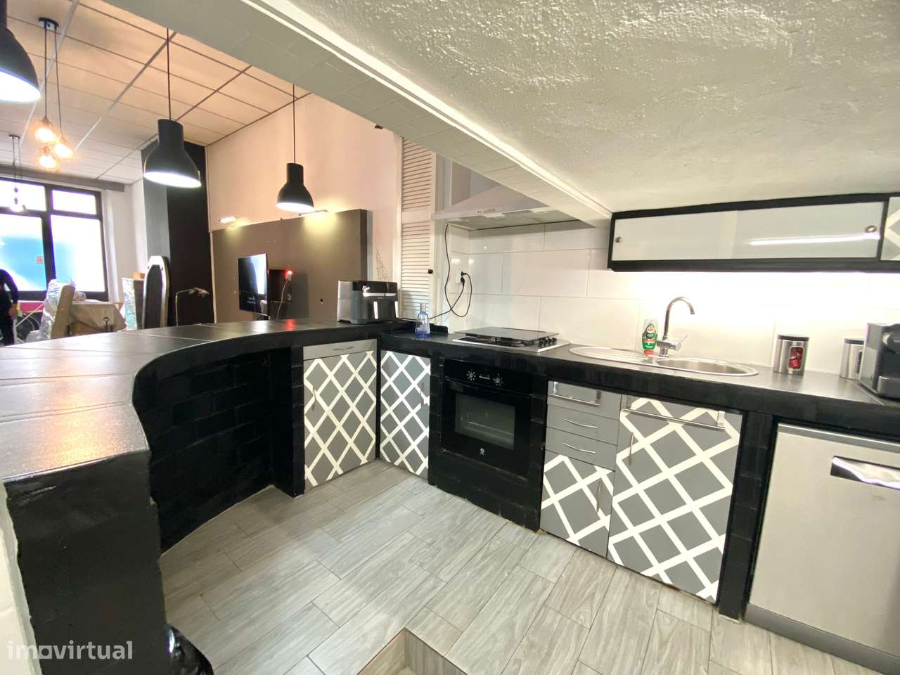 Moradia Geminada T3+3 no Coração da Cidade: Conforto e Sofisticação co - Grande imagem: 4/23