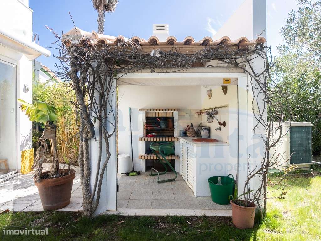 Moradia T5 com Jardim e Piscina + Lote Urbano para construção - Cas...-40