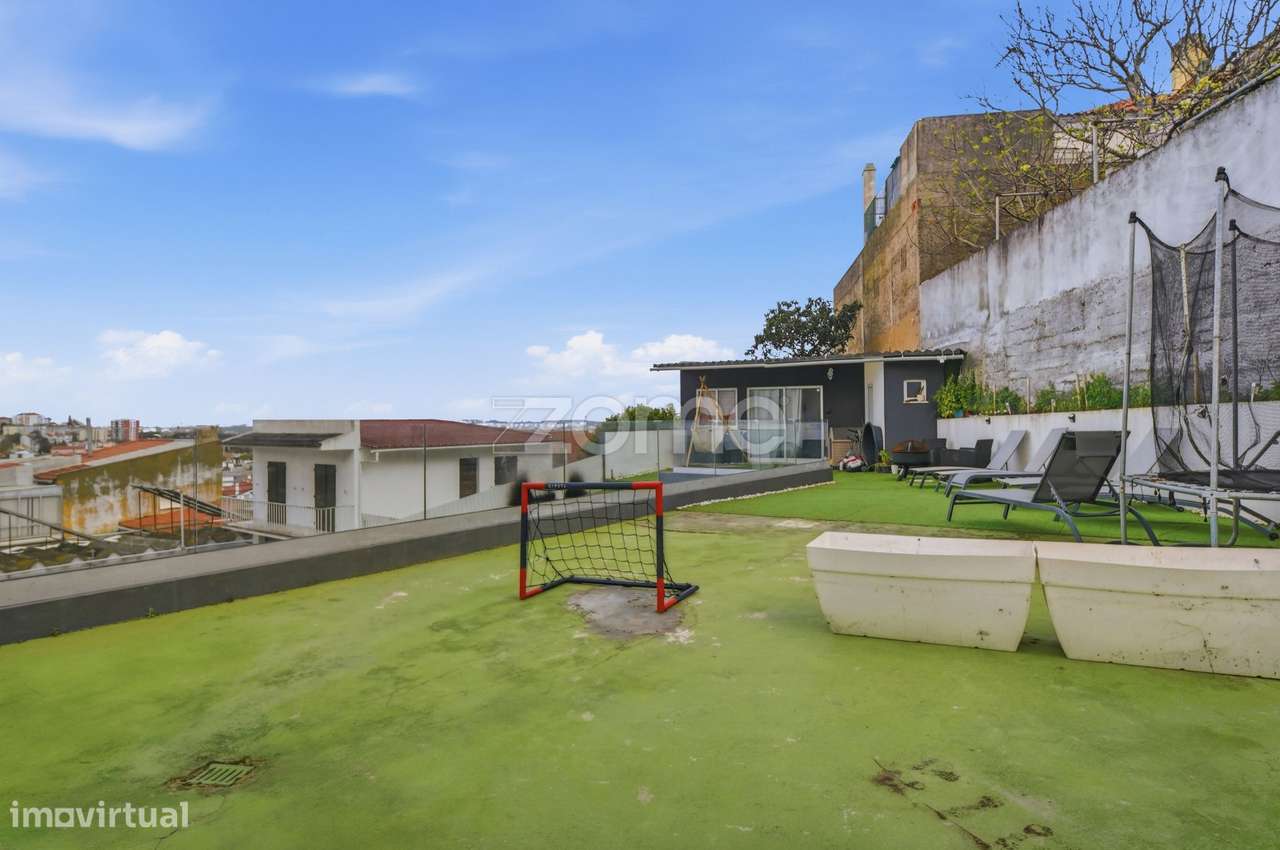 Moradia T5 localizada em Ramada, Odivelas-29