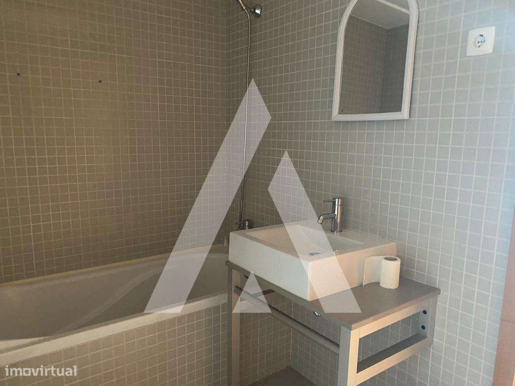 Apartamento T0  junto ao Centro Comercial Glicinias - Grande imagem: 2/15