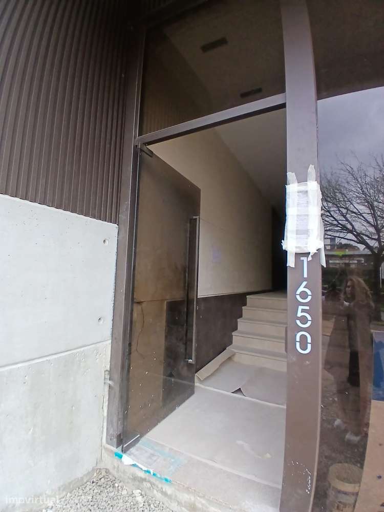 T1 Novo com garagem, varanda e ar condicionado-2