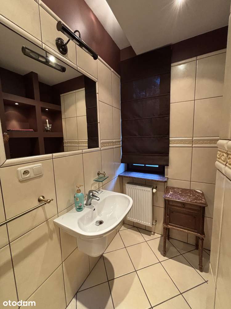 Elegancki dom z garażem na 3 samochody  i ogrodem, cicha okolica-12