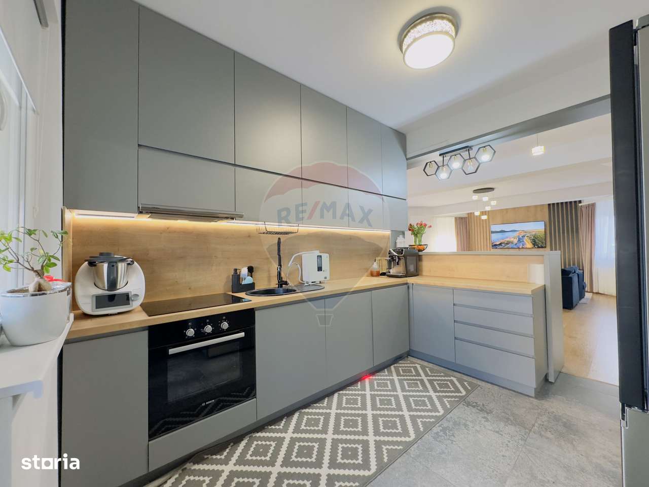 Casă / Vilă 5 camere,piscina Cart.Orizont 2 zona Metropolitana Oradea-6