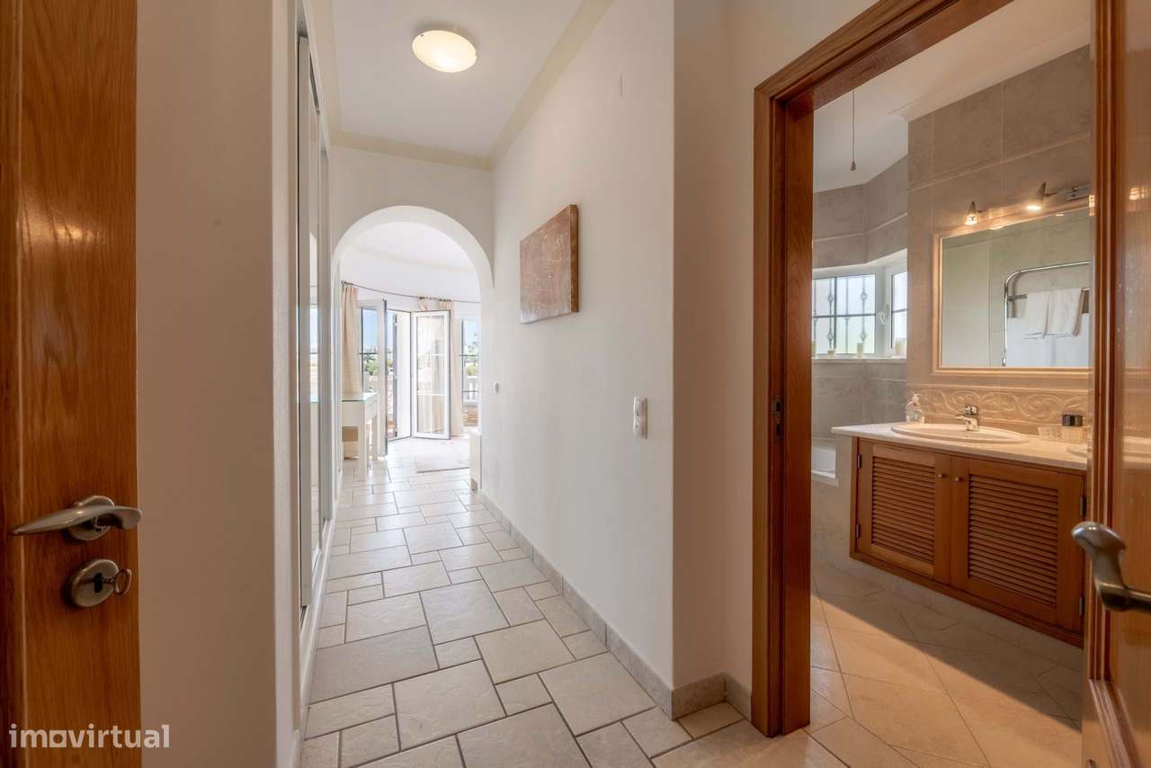 Grande propriedade de golfe com vistas panorâmicas-24