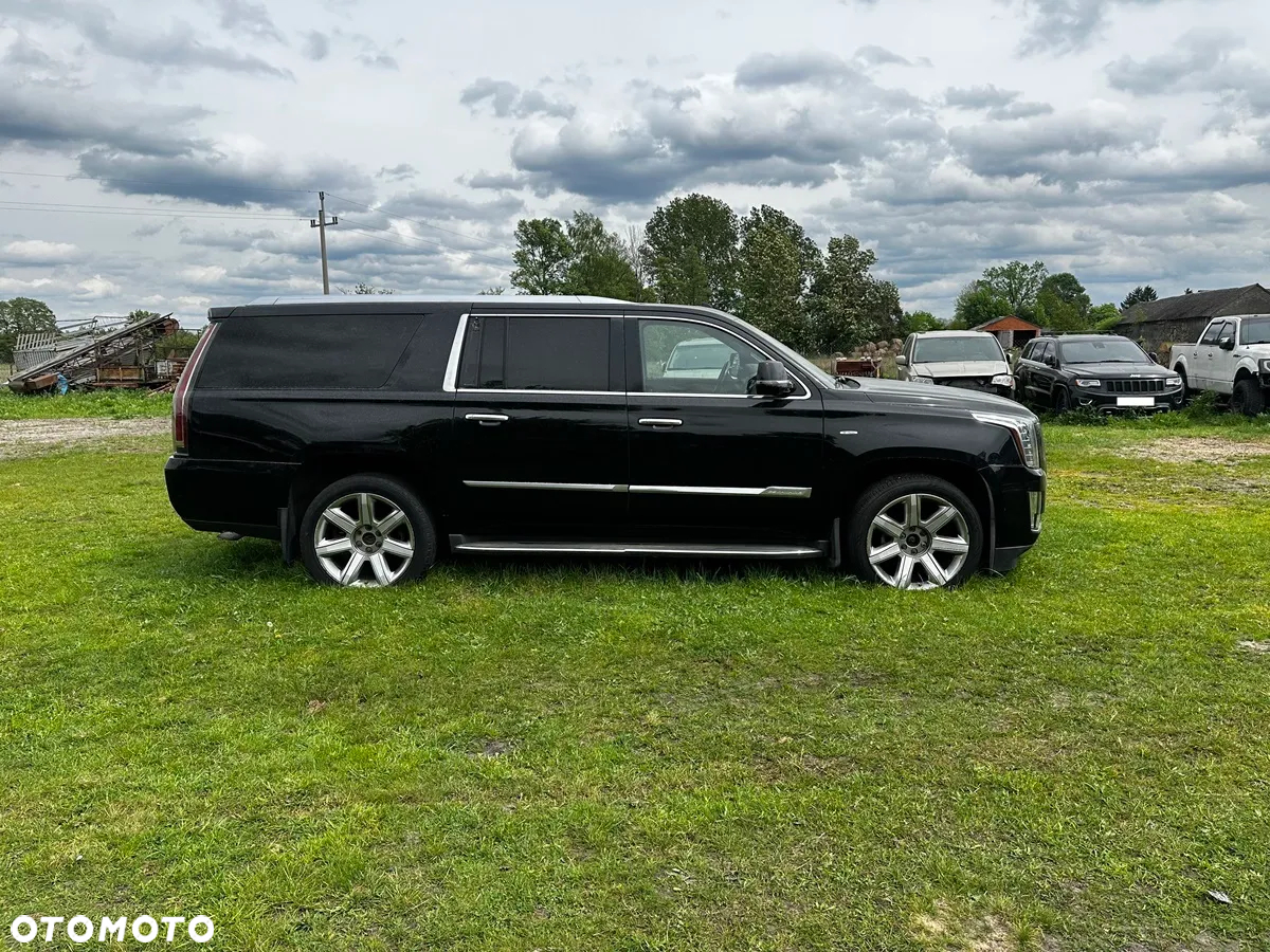 Cadillac Escalade - 3