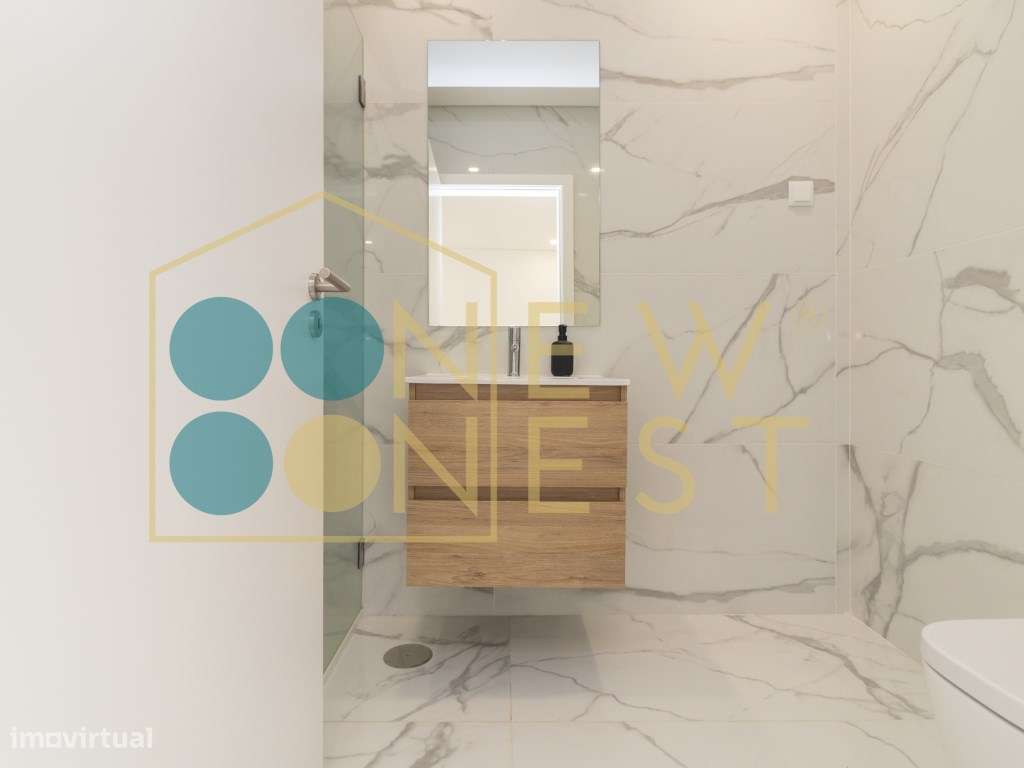 Moradia T3+1 em Banda como Nova com pátio e Vista Castelo de Palmel...-33