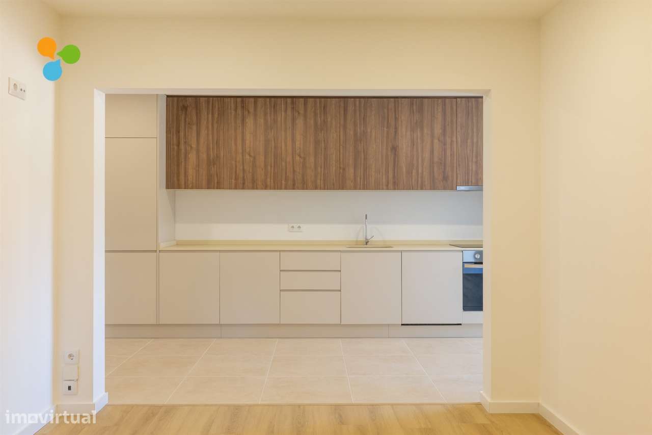 Apartamento T3 c/ Box e varanda, junto às faculdades-6