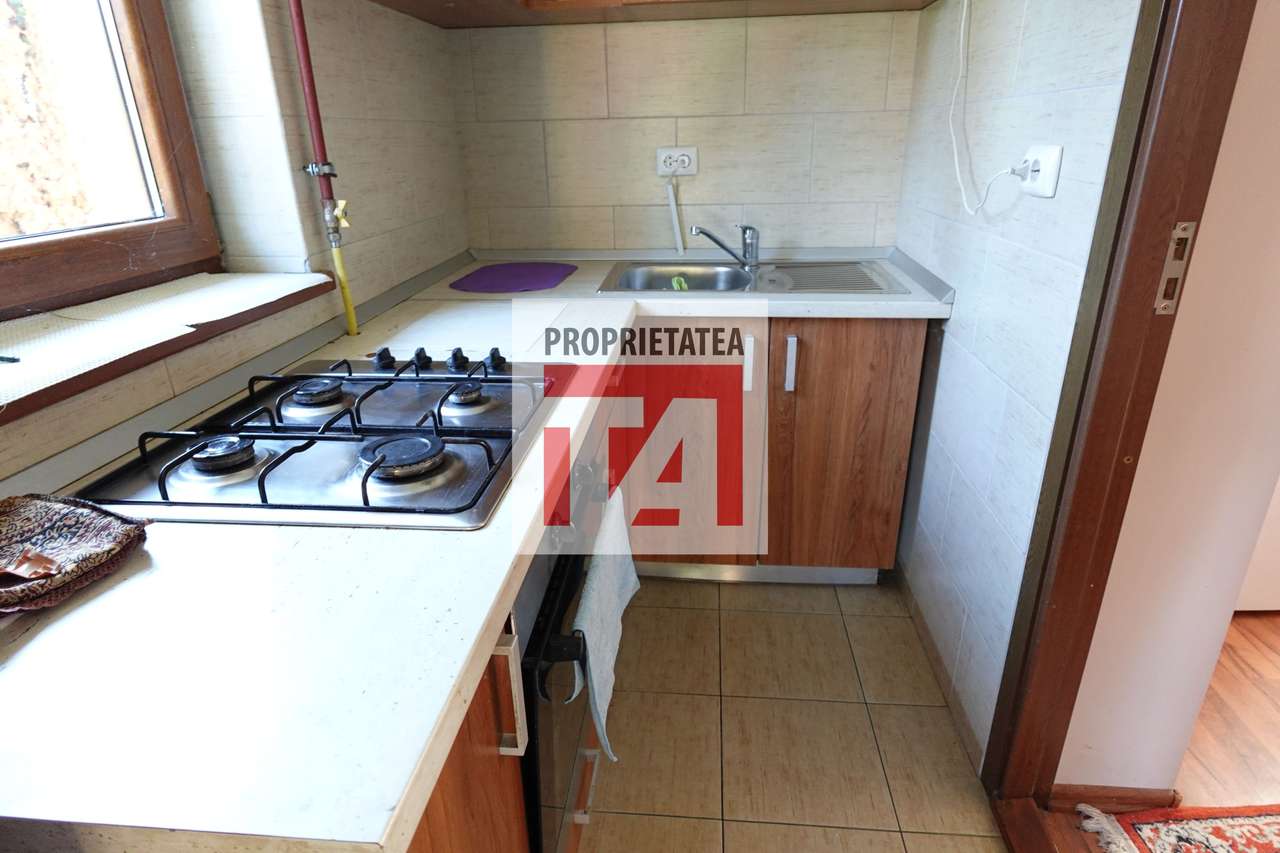 Casa spatioasa si teren de 1500mp Unguras-3