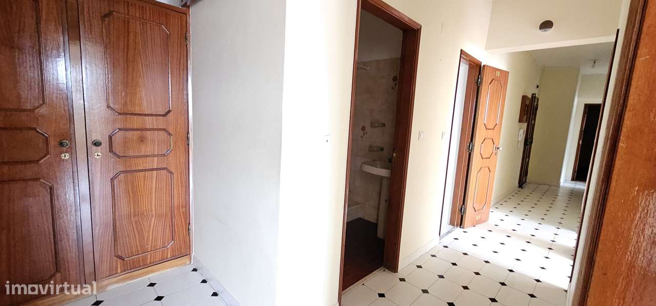 Apartamento T3 com 2 casas de banho em Loures-15