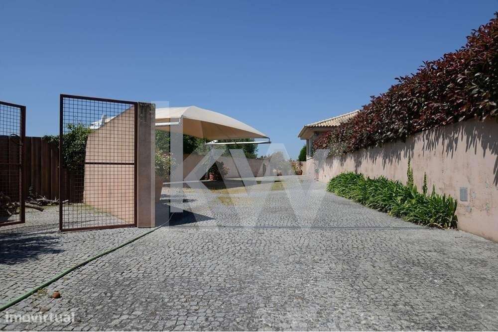 Moradia T4 Térrea/Isolada com jardim e terreno em Oliveirinha - Aveiro - Grande imagem: 5/45