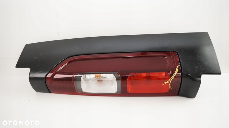 LAMPA PRAWY TYŁ TYLNA OPEL VIVARO III 14-19R - 2