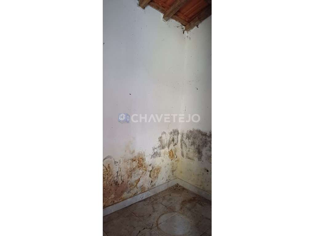 Casa Antiga Com Arrecadação e Terreno Para Recuperar, Cernache do B...-18