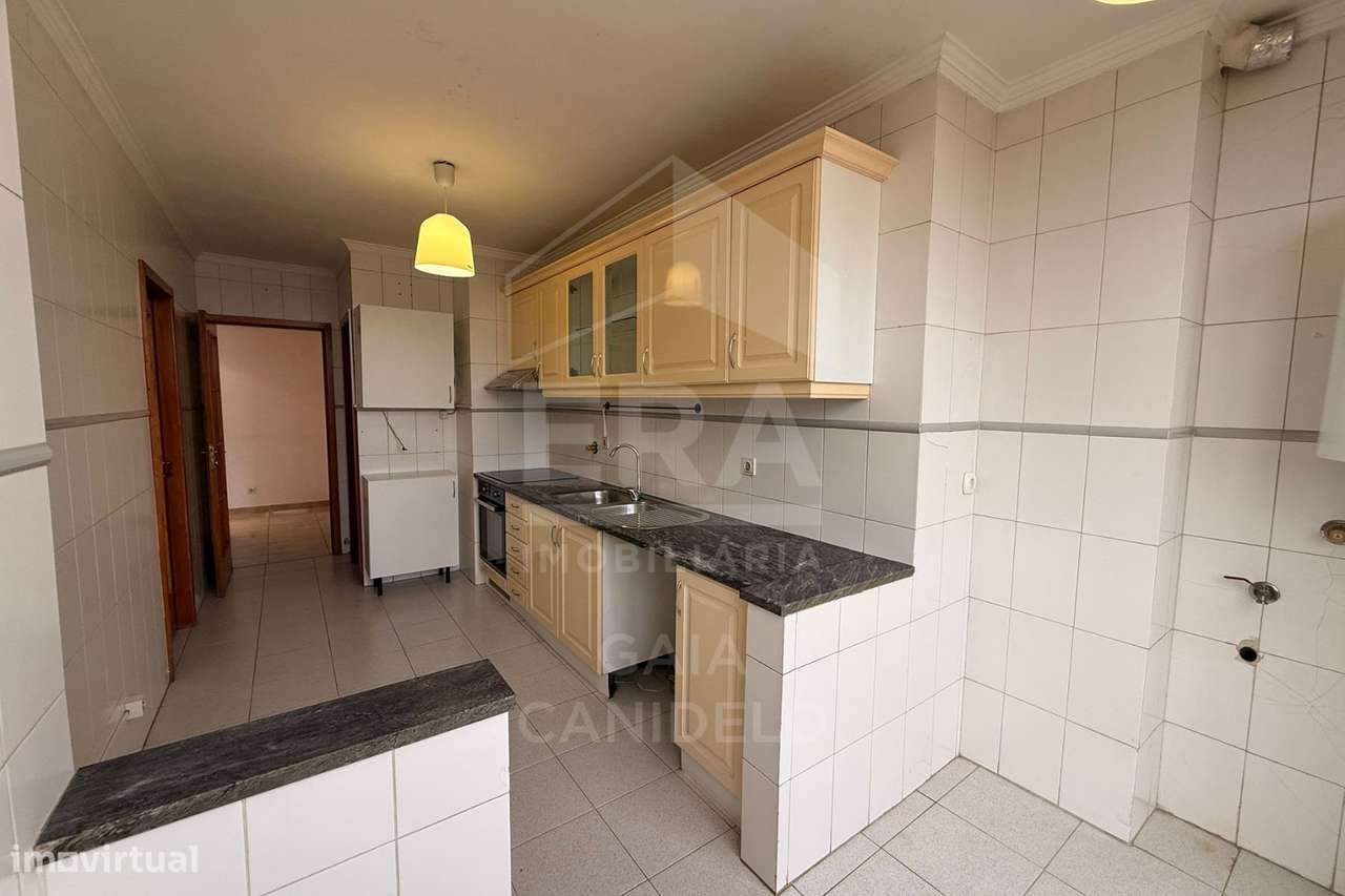 T2 com fáceis acessos perto da praia - Grande imagem: 3/13