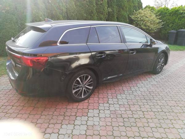 Toyota Avensis 1.8 Premium MS - 3