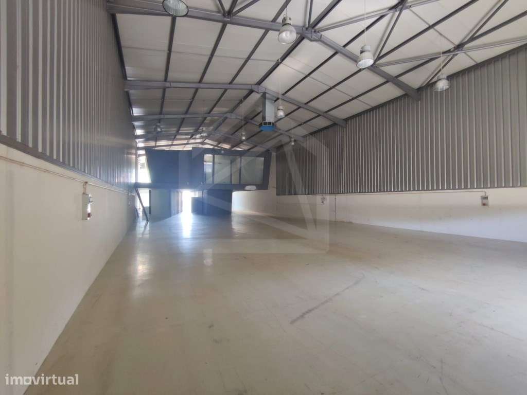 Armazém Industrial em São João da Madeira - Grande imagem: 4/30