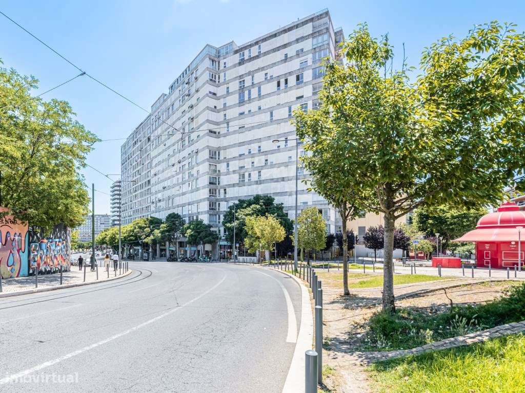 APARTAMENTO T3 TRANSFORMADO EM T2+1 NA AVENIDA CONSELHEIRO FERNANDO...-23