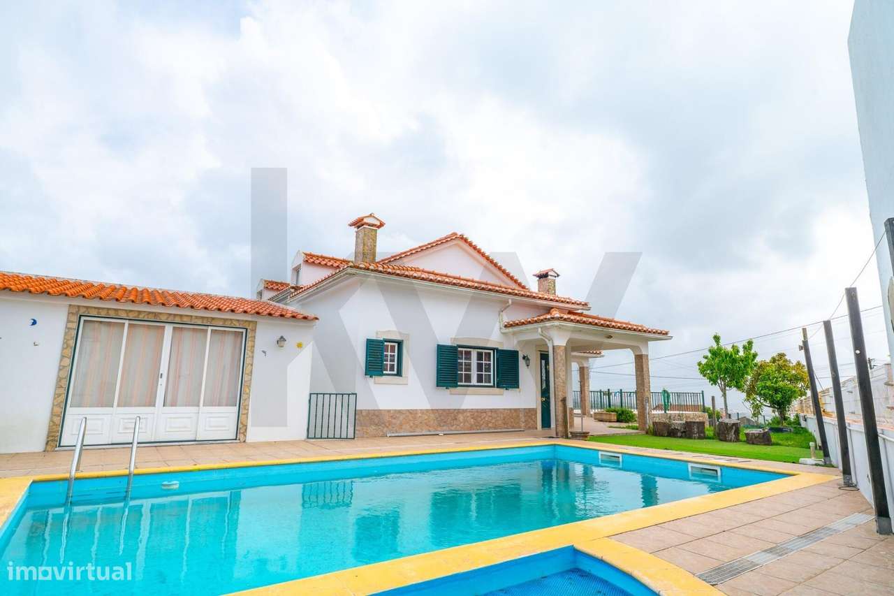 Moradia T3 2 Com Piscina Ginasio Jardim E Garagem 200 M2