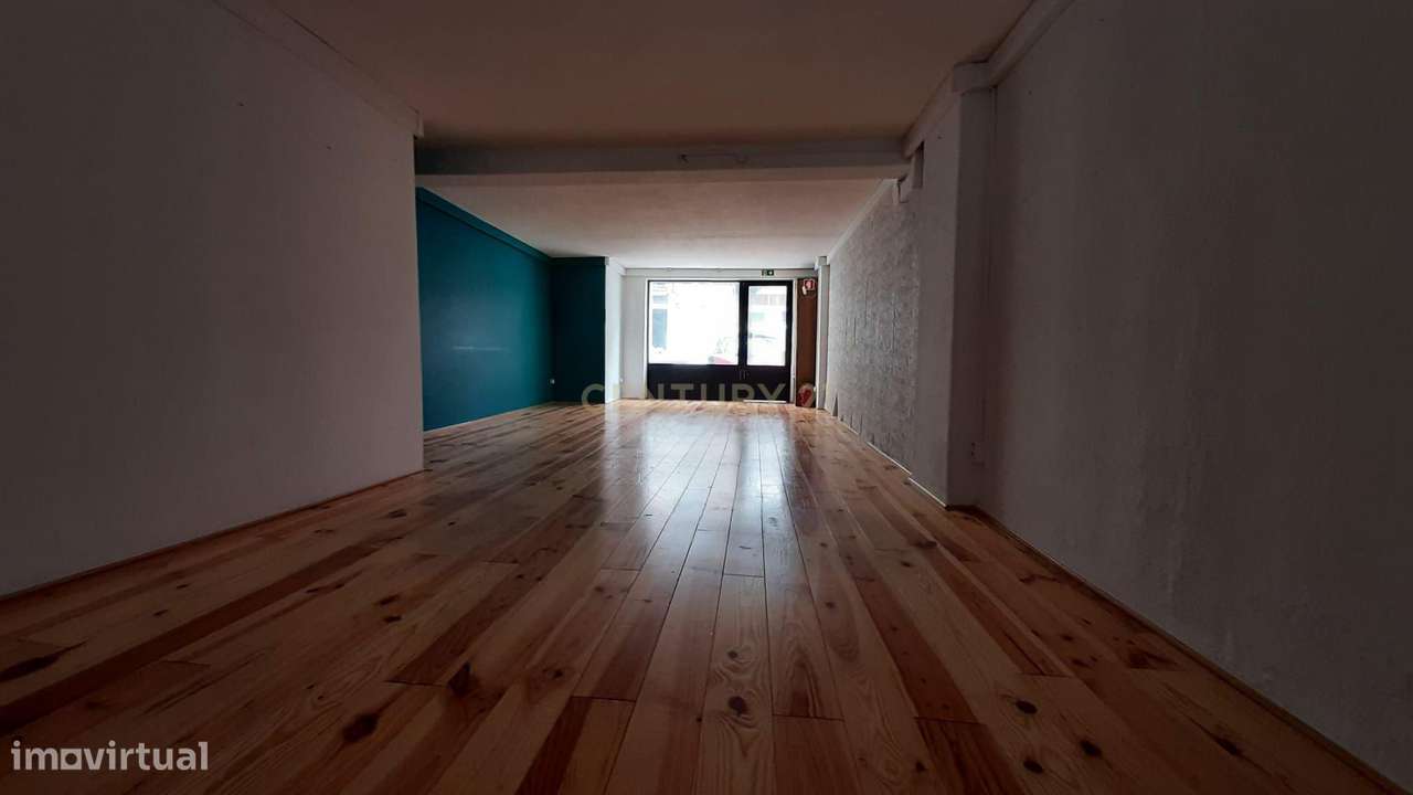 Loja em Campo de Ourique com pequeno espaço exterior - Grande imagem: 2/8