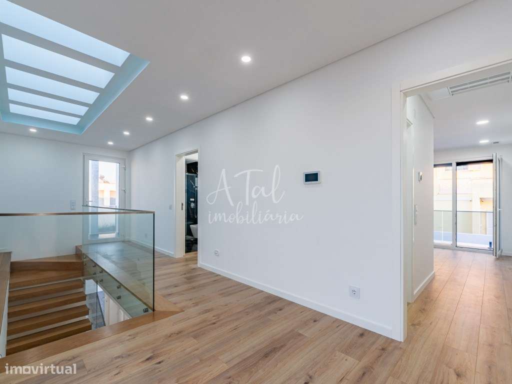 Moradia V4 com piscina em Azeitão-35