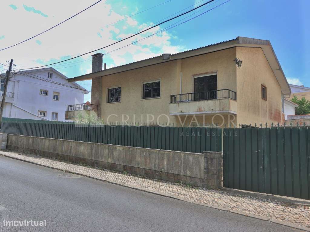 Moradia Isolada T4+2 com Garagem em Mem Martins-52