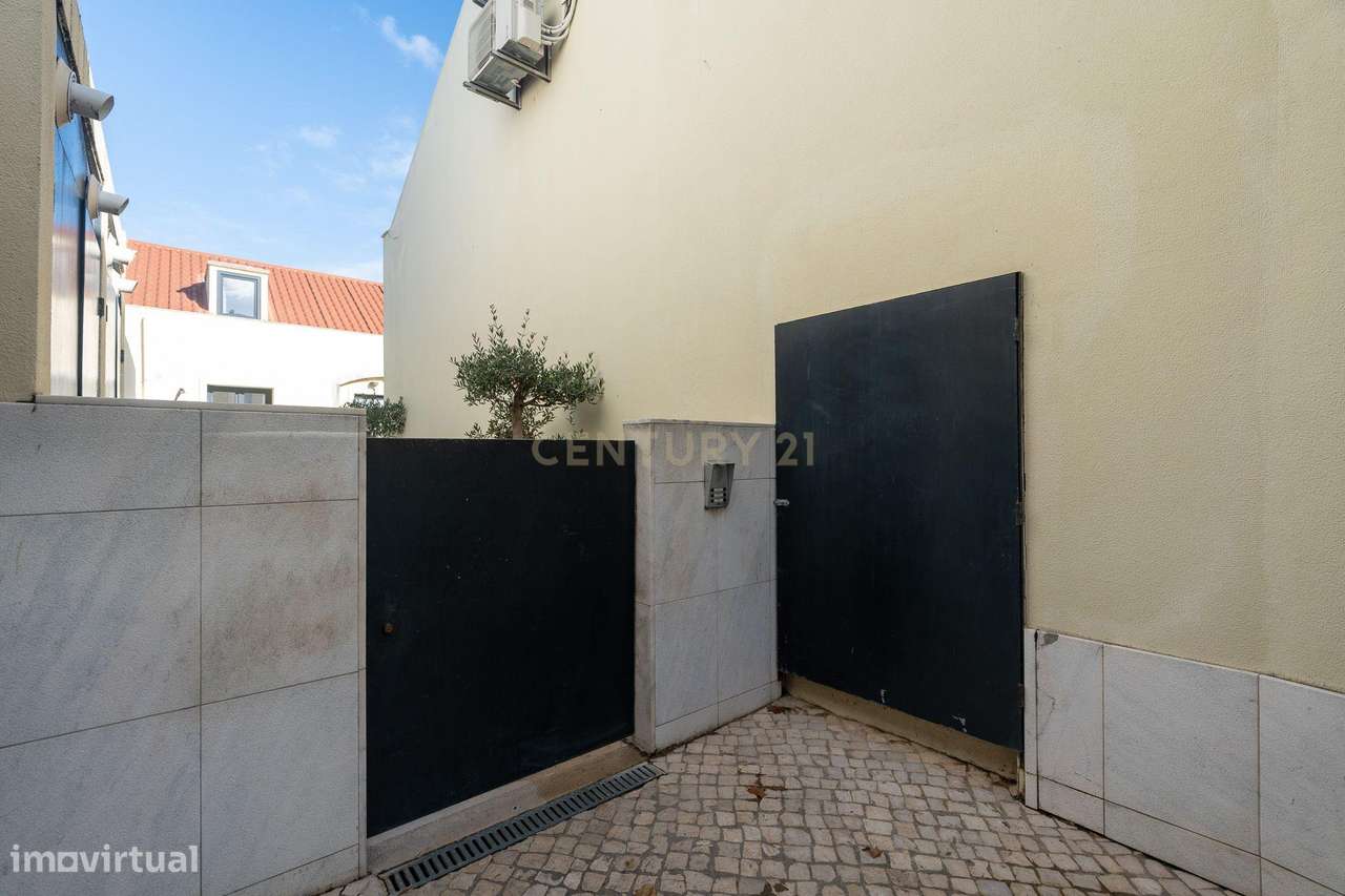 Moradia Moderna Semi-Nova no Centro da Moita – Conforto, Estilo e Loca - Grande imagem: 3/28