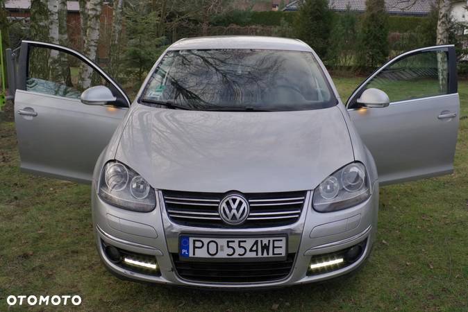 Volkswagen Jetta 1.9 TDI Comfortline - 1