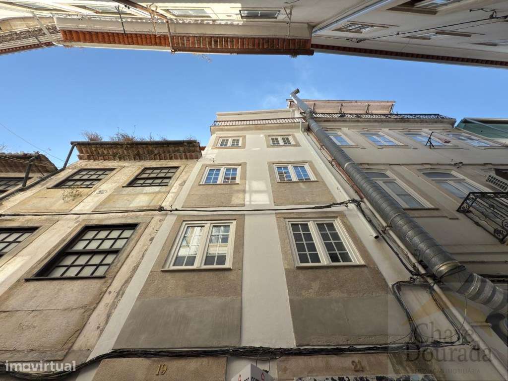 Prédio composto por 4xT0 e T1 - Centro de Coimbra-29