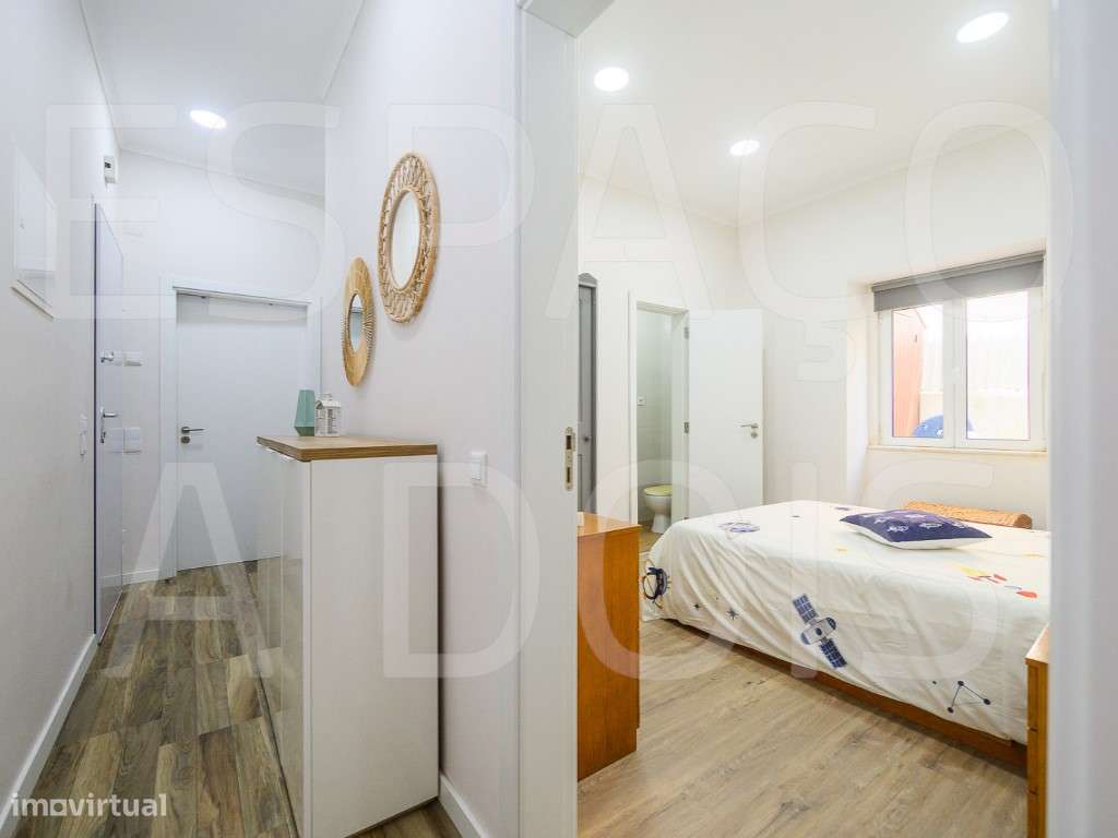 Amadora Centro | T3 Remodelado com 2 Suites e um Fantástico Logrado...-41