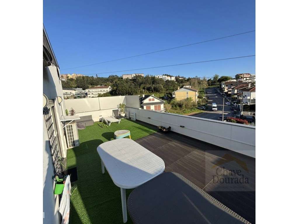 Grande T5 Duplex + terraço + garagem-1
