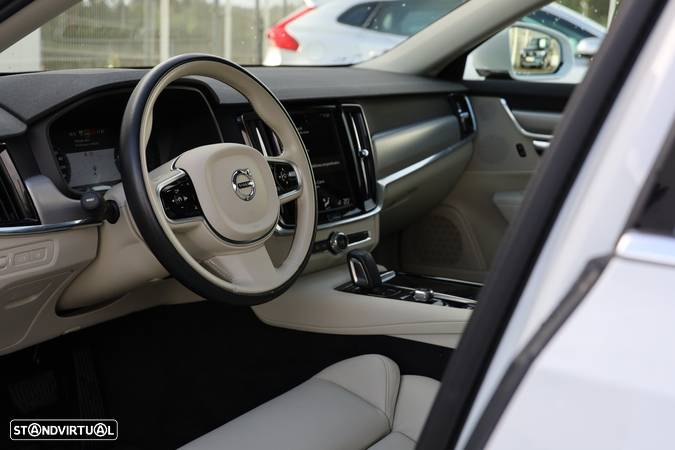 Volvo V90 2.0 T8 Momentum Plus AWD Geartronic - 12