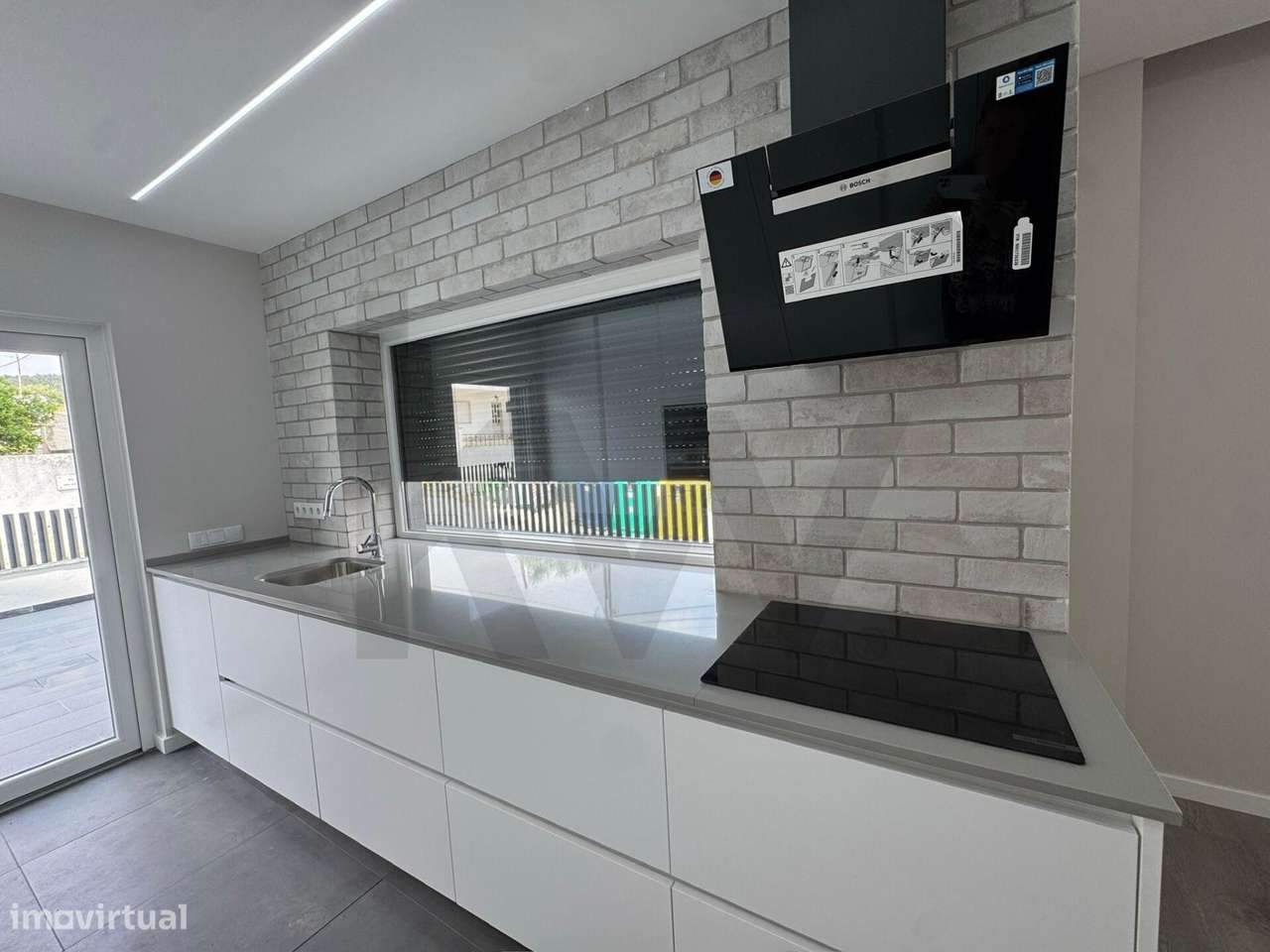 T3 Totalmente Remodelado com Quintal e Estacionamento – Caneças - Grande imagem: 2/19