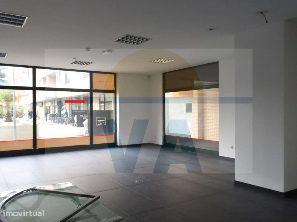 Loja junto ao Hospital S. João para restauração - Grande imagem: 4/11