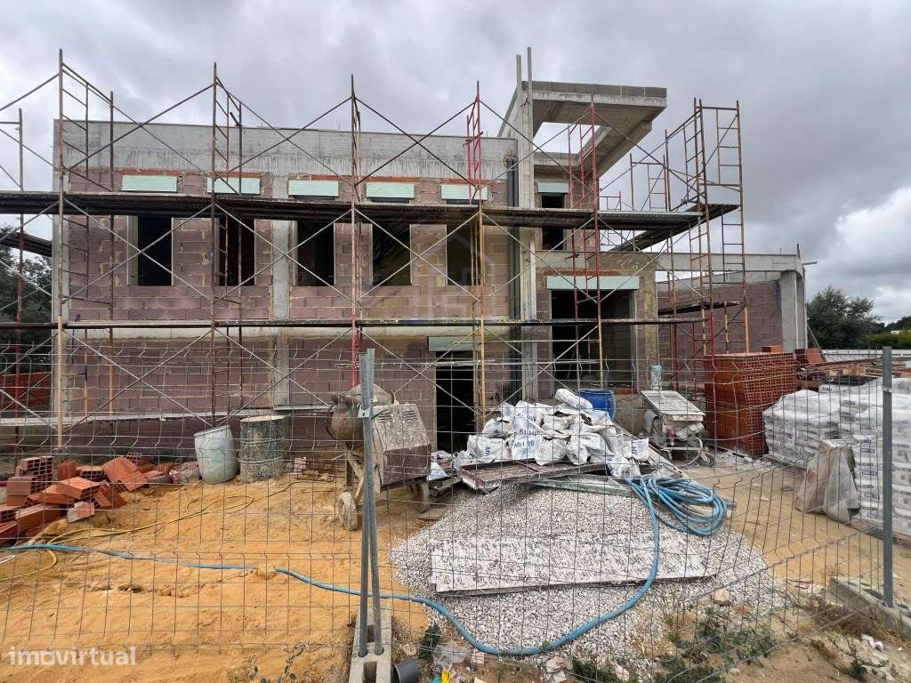 Moradia V4 com excelentes acabamentos - Grande imagem: 4/39