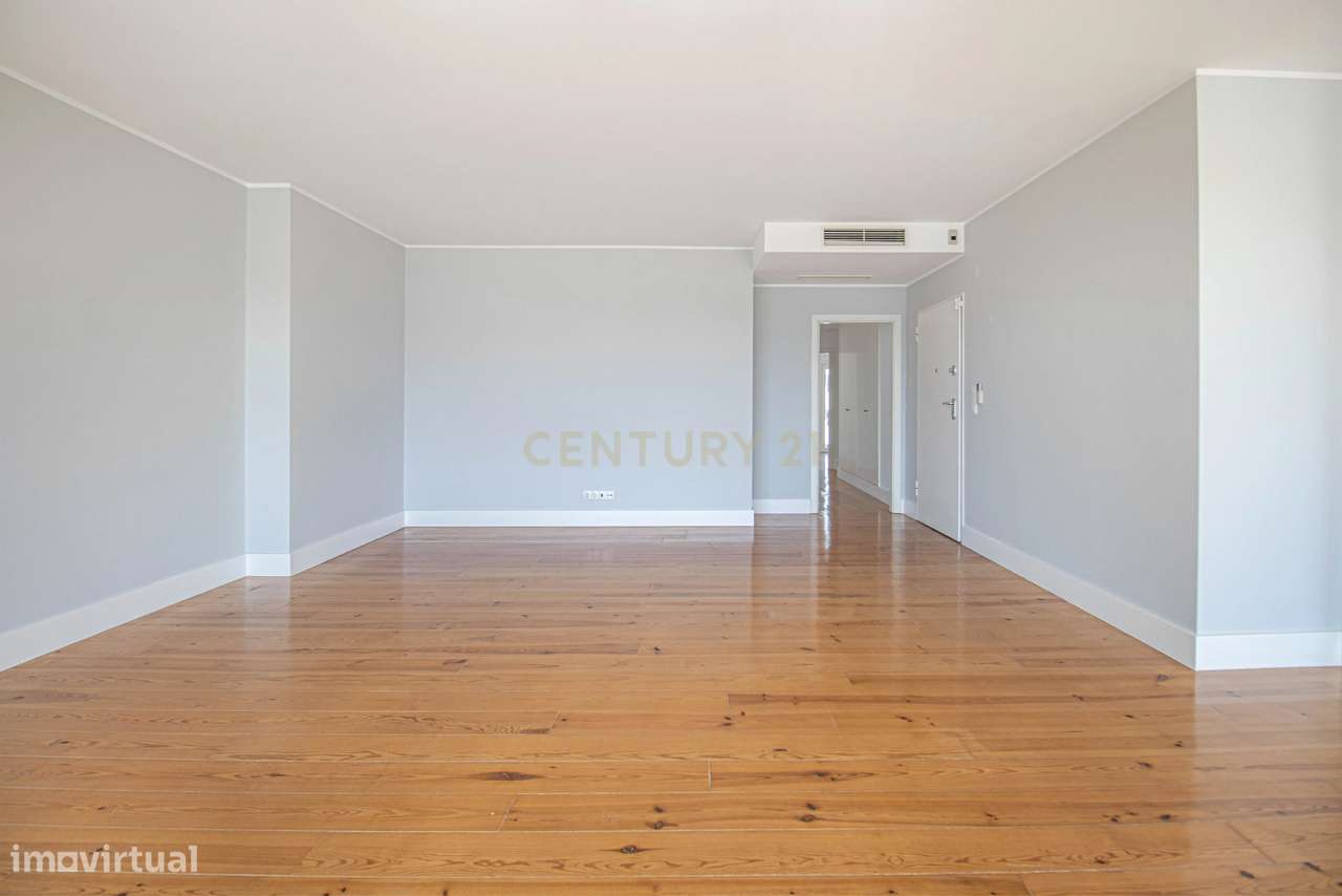 Apartamento T4 +1 com 272 m2 Vista Panorâmica em Lisboa e 3 Lugares de-6