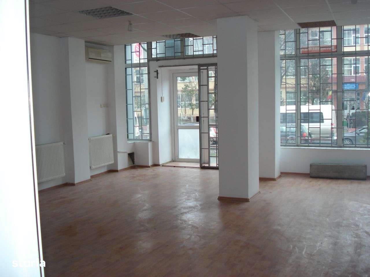 Spatii Comerciale si Birouri - Suprafete: 30 mp - 800 mp - Imagine principală: 4/12