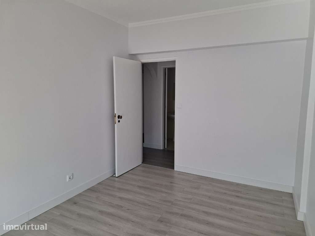 Apartamento de 3 assoalhadas remodelado junto à 'Igreja da Ramada' - Grande imagem: 5/6