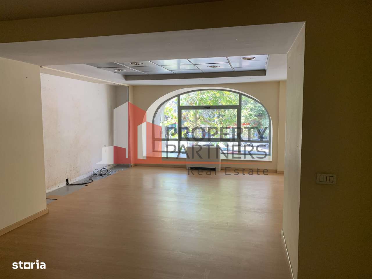 Spatiu comercial / show-room, magazin central - Universitate. - Imagine principală: 3/13