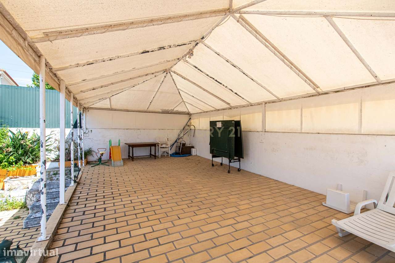 T4 +1 com jardim, piscina e garagem-41