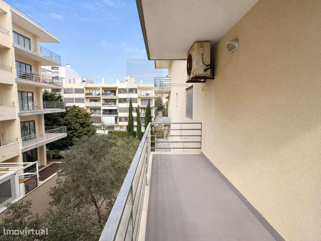 Excelente T3 com suíte, 3 varandas e garagem box em Cascais-14