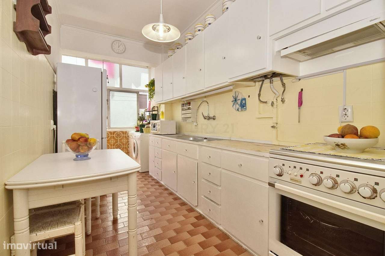 Apartamento T3 com 2 casas de banho em Barcarena – Pronto a habitar-14