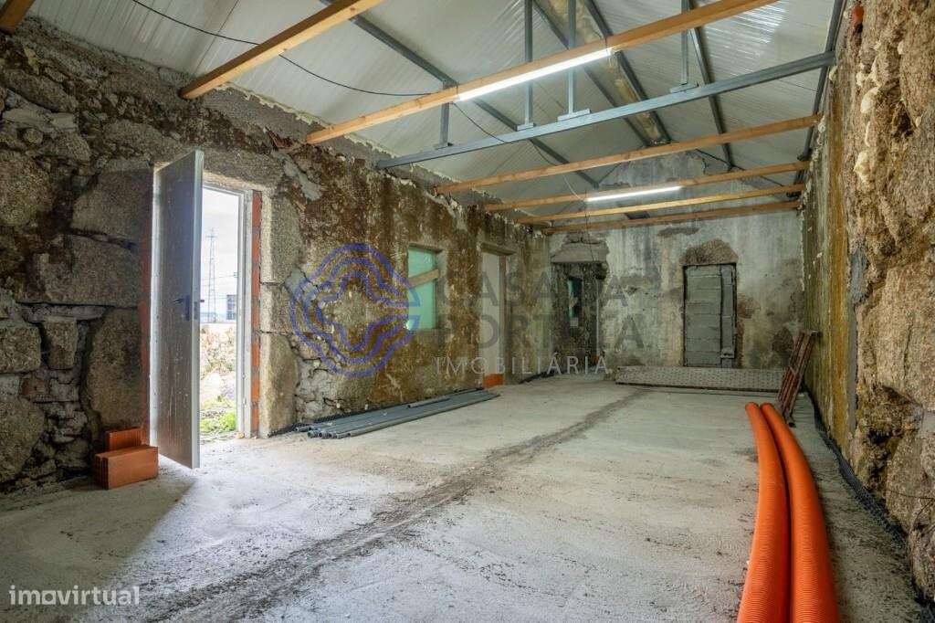 Moradia T4 com Grande Potencial | Ideal para Habitação Própria ou Inve - Grande imagem: 4/17