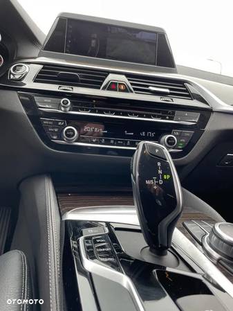 BMW Seria 5 530d Luxury Line - 11