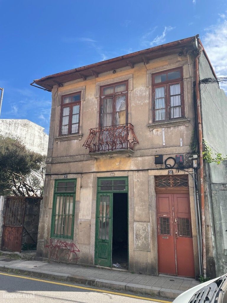Ilha com 8 habitações e uma loja para reabilitação  - Boavista - Porto