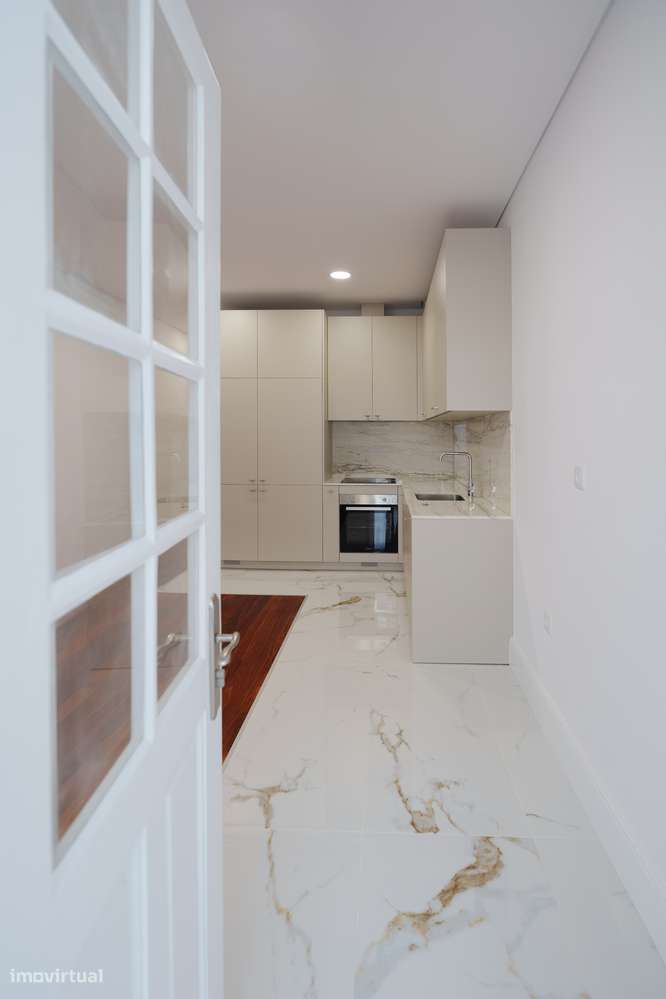 Apartamento T2 com terraço na Rua do Almada - Grande imagem: 4/10