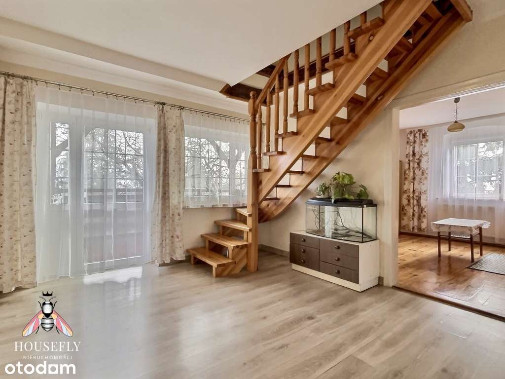 Niezależna część domu z garażem i własną działką-12