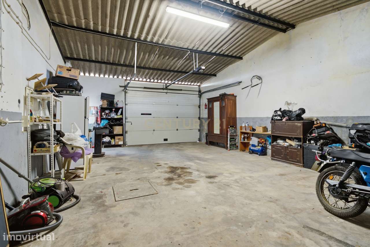 Moradia T4 com Espaço Exterior e Garagem na Aldeia Gavinha-22