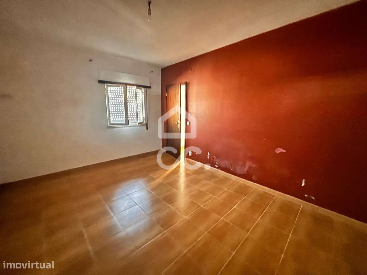 OPORTUNIDADE DE INVESTIMENTO---Moradia T2, Kitchenette, 2 WC de serviç-3