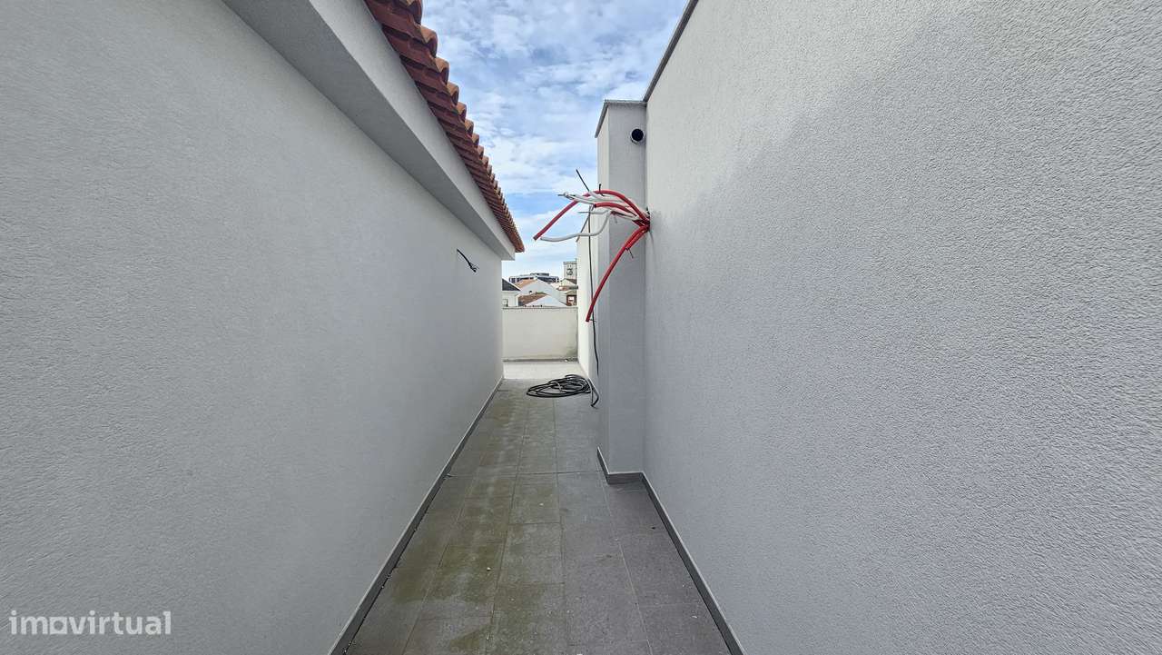 Apartamento | T2 | Duplex | 2 lugares de estacionamento - Grande imagem: 3/15